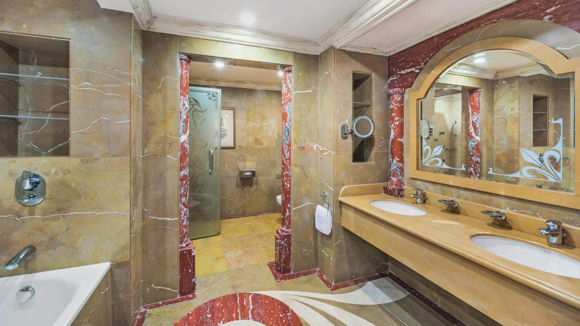 Hotel Dar Al Tawhid Intercontinental Makkah By Ihg Mekka Exterior foto Bathroom
